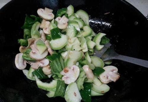 白瓜能淹了吃,夏日消暑佳品