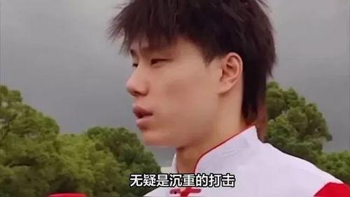 郑燕姿人前吃瓜,揭秘明星私下生活趣事