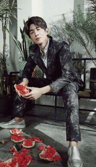 疯狂的吃瓜演员  第2张