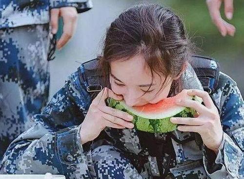 班上吃瓜女  第3张