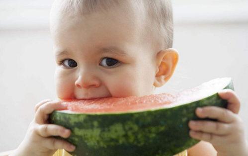 带宝宝吃瓜  第2张